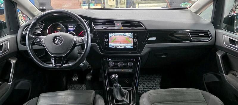 Gebraucht VW Touran Highline 150 PS (110 kW) 2016 Schwarz Van / Kleinbus