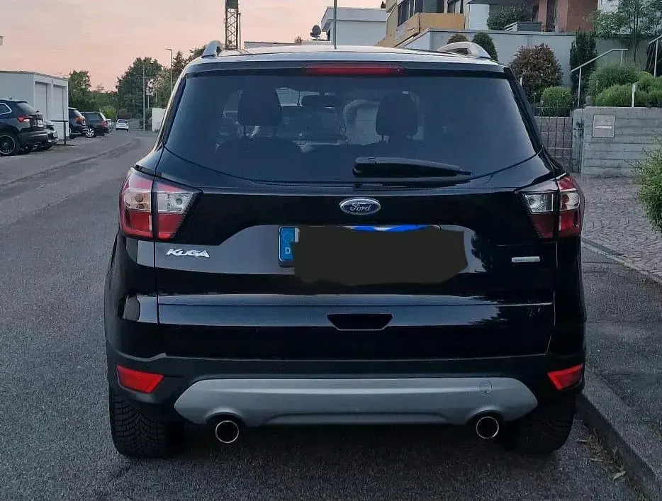 Gebraucht Ford Kuga 150 PS (110 kW) 2017 Schwarz SUV