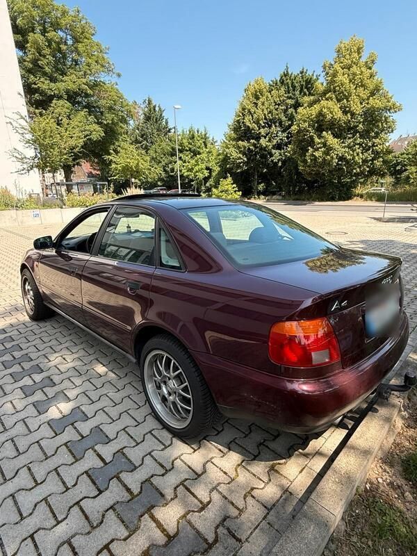 Rot Gebraucht 1995 Audi A4 Limousine | 1.600 € - Bild 1/4