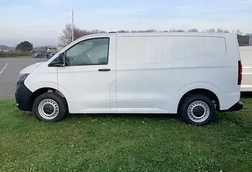 Neu VW T7 110 PS (80 kW) 2026 Blau Van