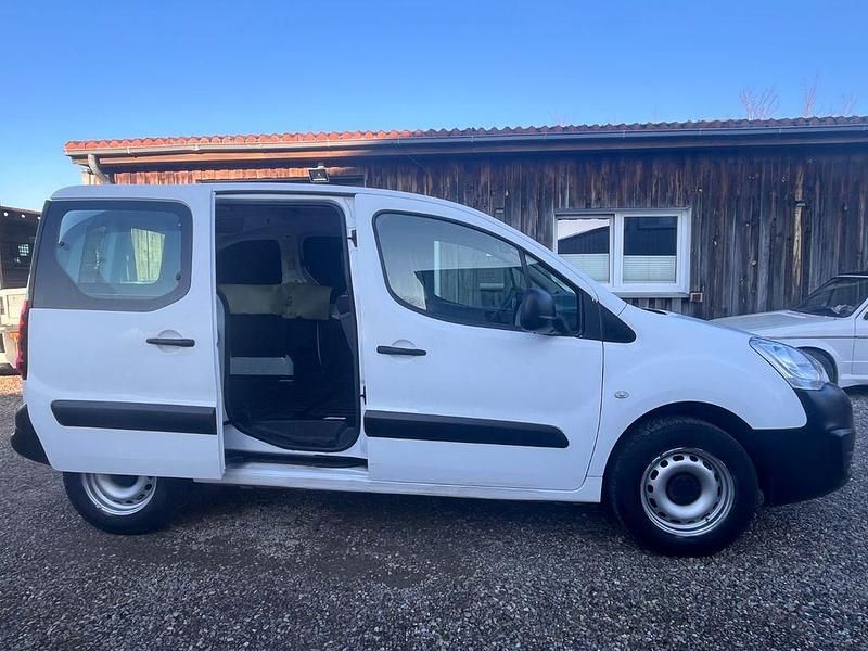 Gebraucht Peugeot Partner Premium 75 PS (55 kW) 2018 Weiß Van / Kleinbus