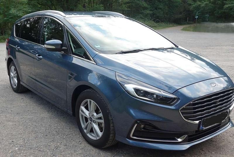 Blau Gebraucht 2020 Ford S-MAX Titanium Van / Kleinbus | 29.500 € (Fairer Preis) - Bild 1/4