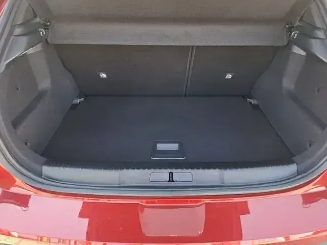 Gebraucht Opel Mokka 136 PS (100 kW) 2024 Lackierung rot rubi/typ aussen SUV