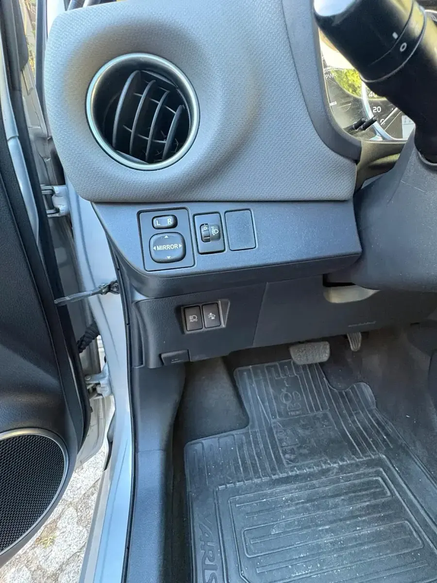 Gebraucht Toyota Yaris Comfort 101 PS (74 kW) 2016 Silber Kleinwagen