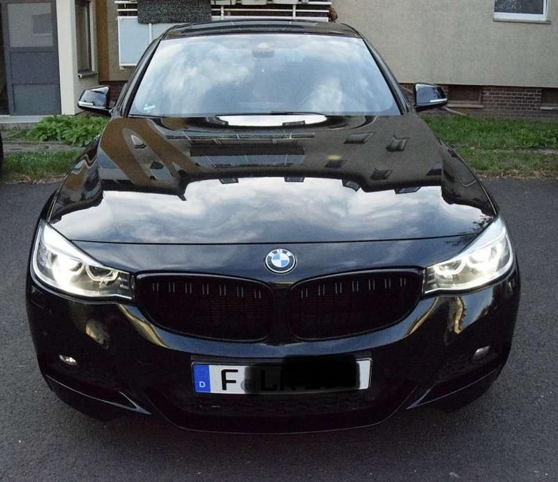 Schwarz Gebraucht 2014 BMW 318 Sport Line Kleinwagen | 17.200 € - Bild 1/4