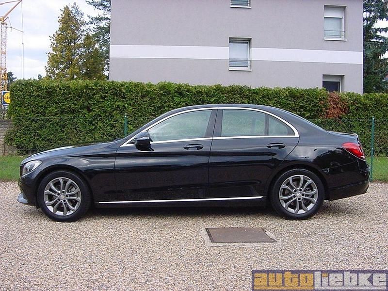 Gebraucht Mercedes C180 156 PS (114 kW) 2015 Obsidianschwarzmetallic Limousine