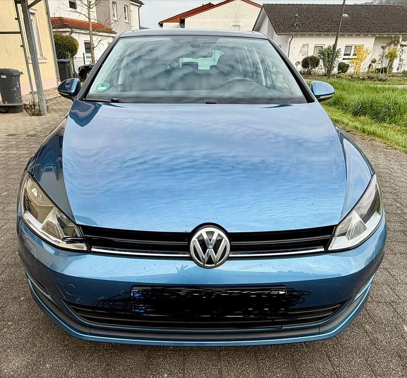 Gebraucht VW Golf VII Highline 110 PS (80 kW) 2015 Blau Limousine