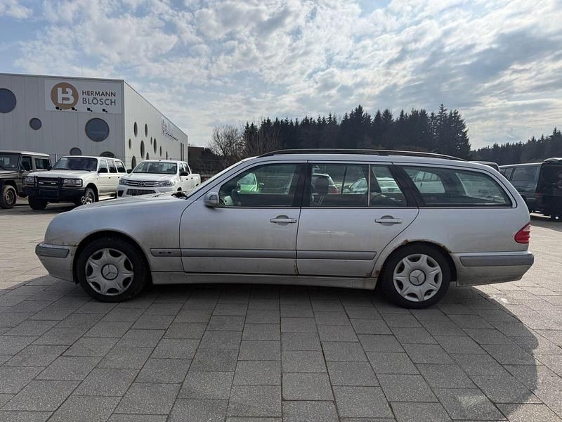 Gebraucht Mercedes E320 Classic 224 PS (164 kW) 2002 Silber Kombi