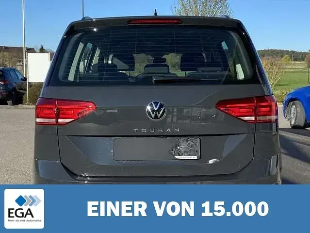 Gebraucht VW Touran 122 PS (89 kW) 2023 Grau Van / Kleinbus