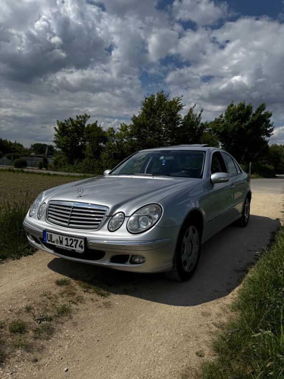 Silber Gebraucht 2004 Mercedes E240 Elegance Limousine | 5.000 € (Guter Preis) - Bild 1/4