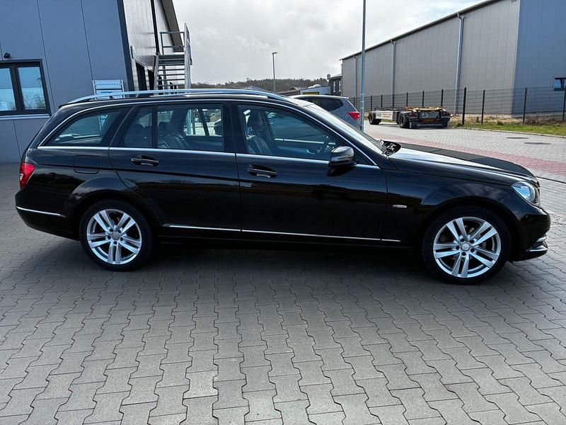 Gebraucht Mercedes C180 156 PS (114 kW) 2012 Schwarz Kombi