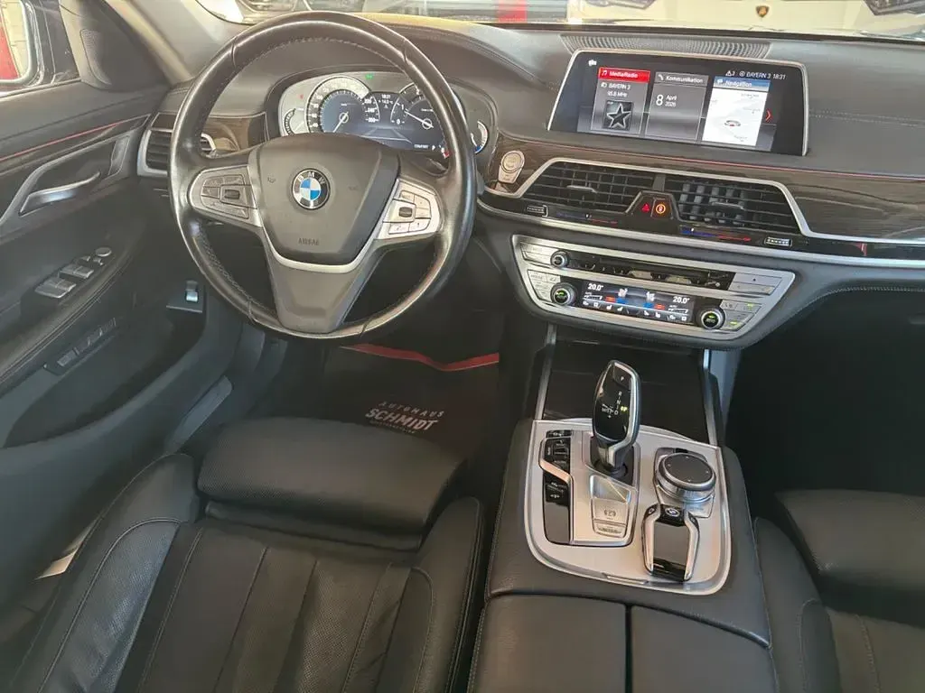 Second-hand BMW 730 265 CP (194 kW) 2018 Albastru Berlinǎ