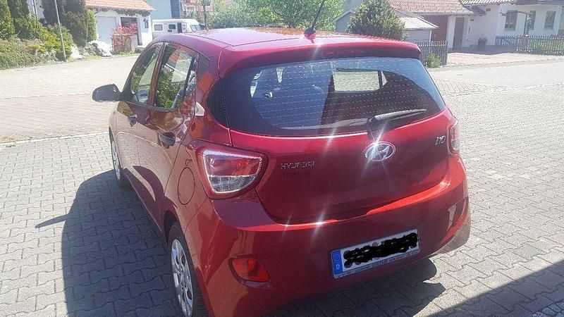 Gebraucht Hyundai i10 Classic 67 PS (49 kW) 2016 Rot Kleinwagen