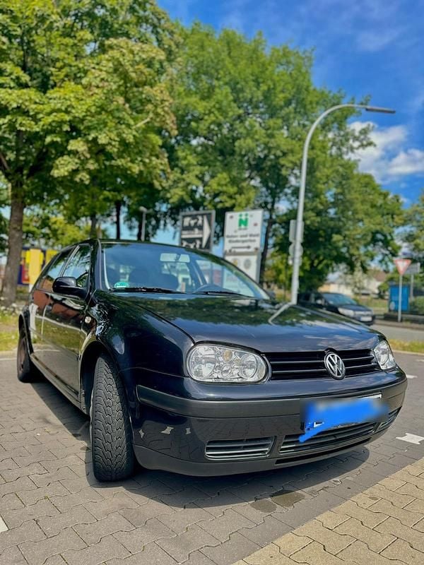 Schwarz Gebraucht 2002 VW Golf IV Limousine | 2.600 € (Fairer Preis) - Bild 1/4