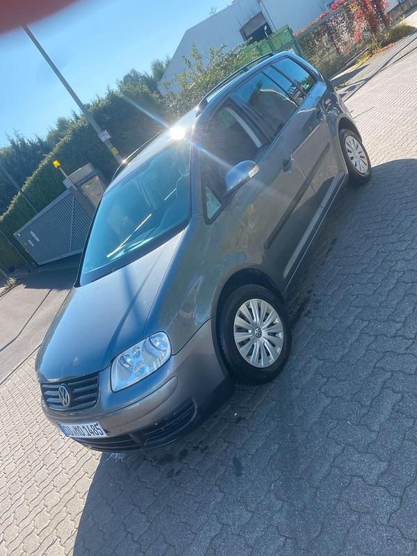 Grau Gebraucht 2004 VW Touran Van / Kleinbus | 1.700 € (Fairer Preis) - Bild 1/4