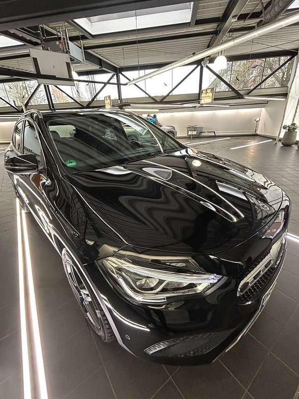 Gebraucht Mercedes GLA200 Progressive 150 PS (110 kW) 2021 Schwarz SUV