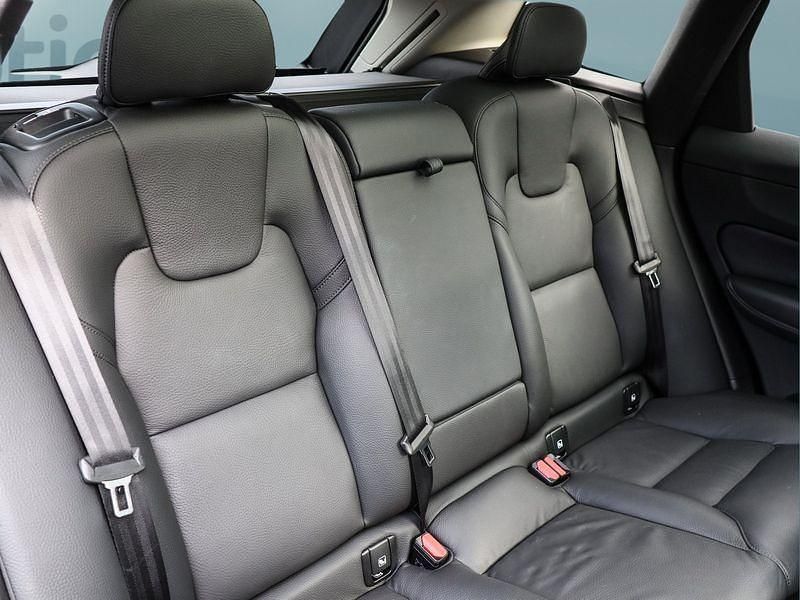 Gebraucht Volvo XC60 Plus 250 PS (183 kW) 2025 Schwarz SUV