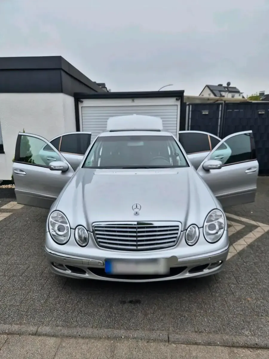 Gebraucht Mercedes E240 177 PS (130 kW) 2005 Silber Limousine