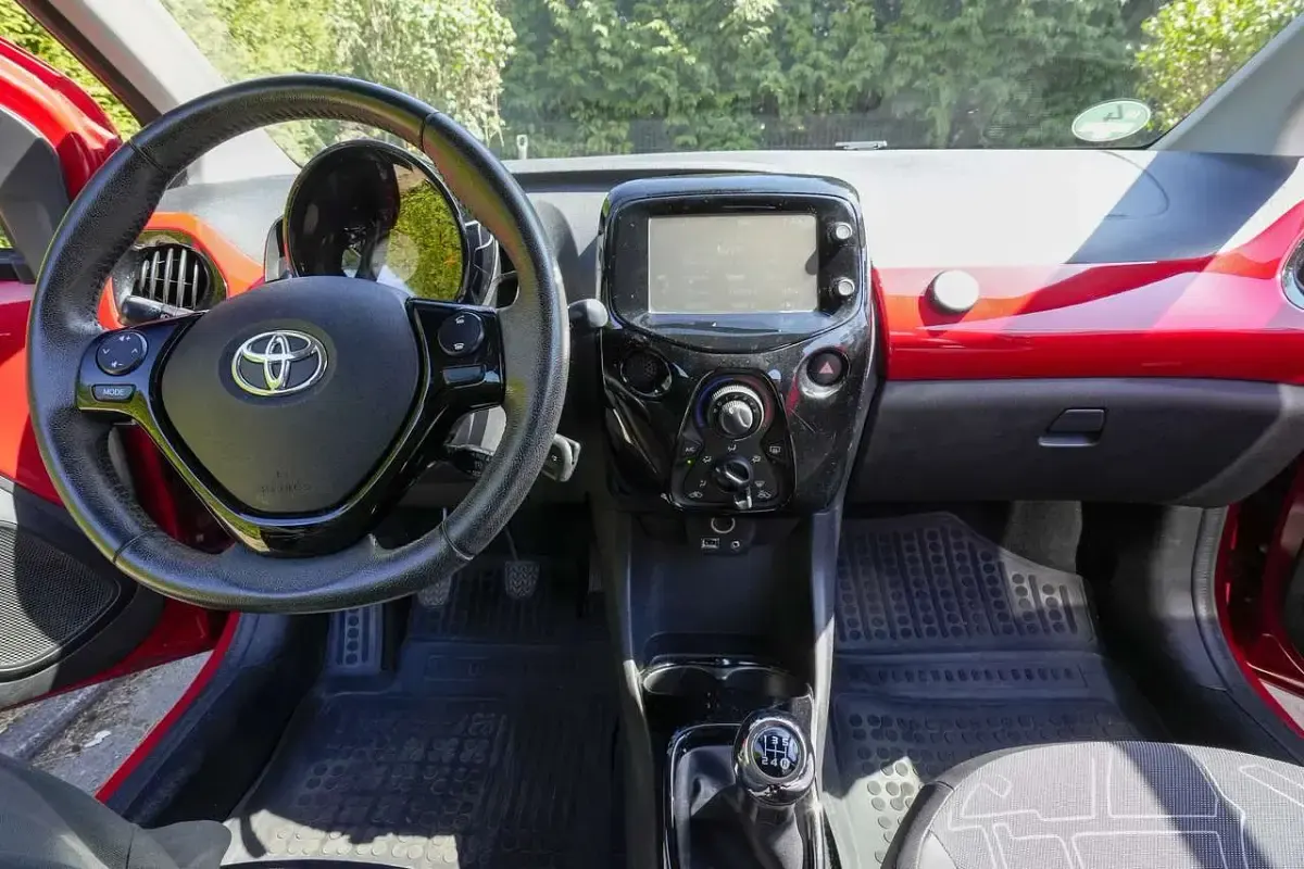 Gebraucht Toyota Aygo X-wave 69 PS (50 kW) 2015 Rot Kleinwagen