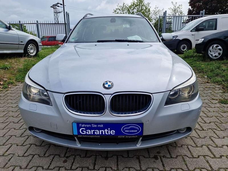 Gebraucht BMW 523 177 PS (130 kW) 2005 Titansilber metallic Kombi