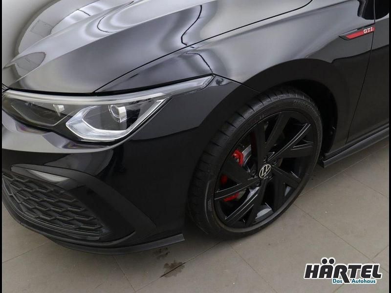 Gebraucht VW Golf VIII Style 245 PS (180 kW) 2024 Deep black perleffekt, pearl effect Limousine