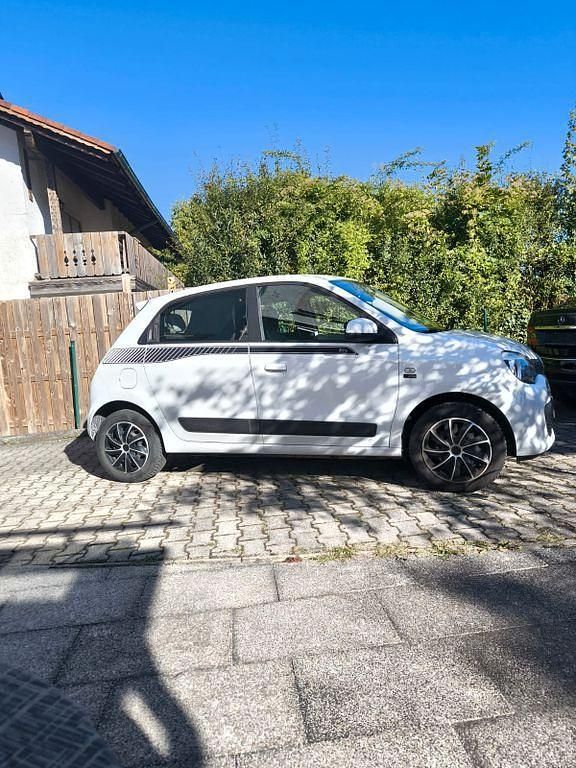 Gebraucht Renault Twingo Life 69 PS (50 kW) 2018 Weiß Kleinwagen