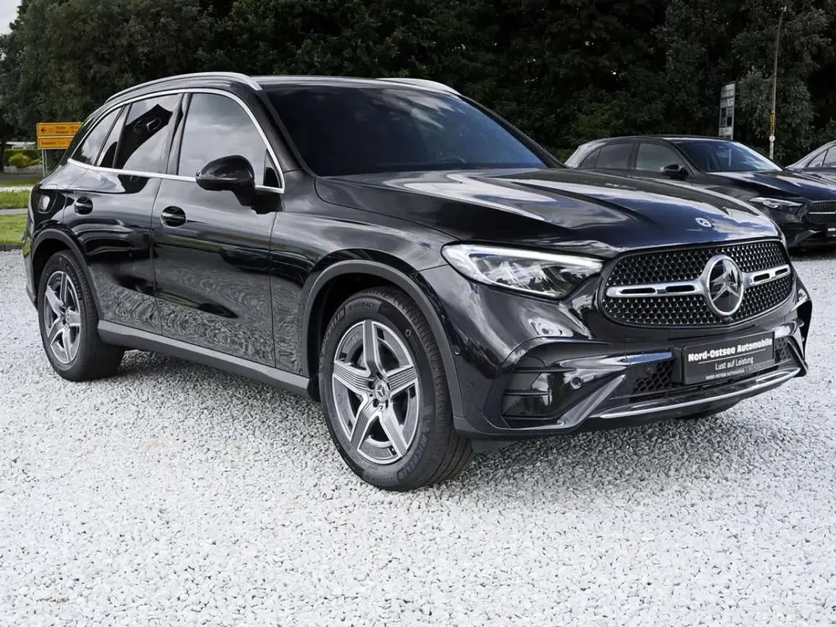 Gebraucht Mercedes GLC300 AMG 269 PS (197 kW) 2025 Obsidianschwarz metallic SUV
