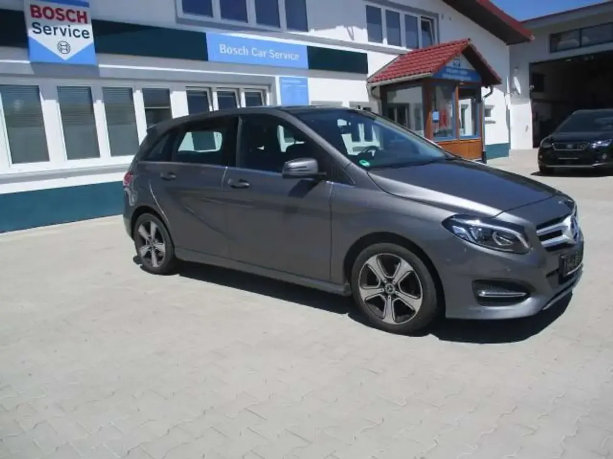 Gebraucht Mercedes B220 Edition 184 PS (135 kW) 2018 Mountaingrau  met. Kleinwagen