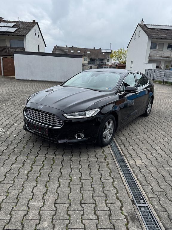 Gebraucht Ford Mondeo Titanium 179 PS (131 kW) 2016 Schwarz Limousine