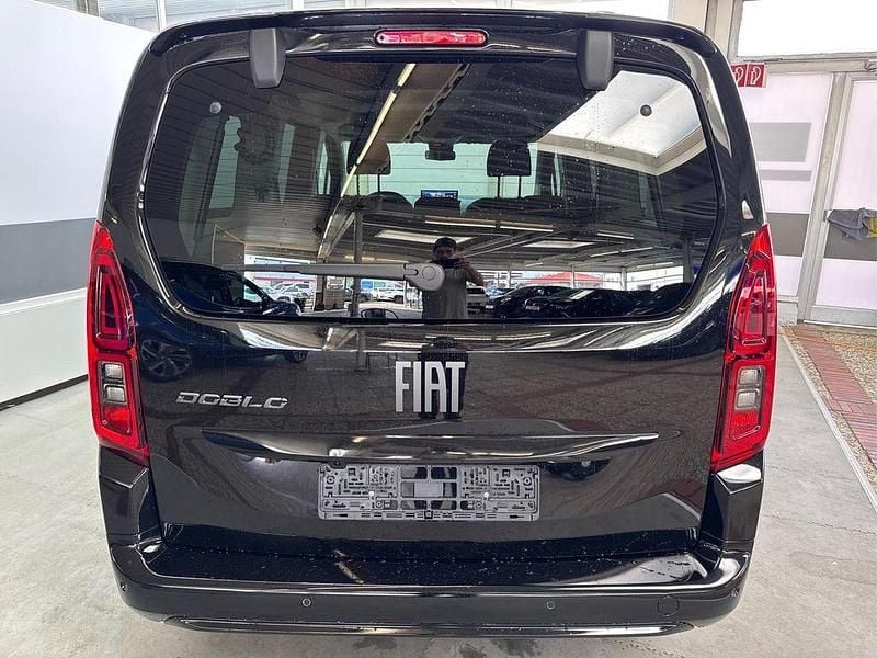 Neu Fiat Doblò Style 102 PS (75 kW) 2025 Schwarz cinema 632 Van / Kleinbus