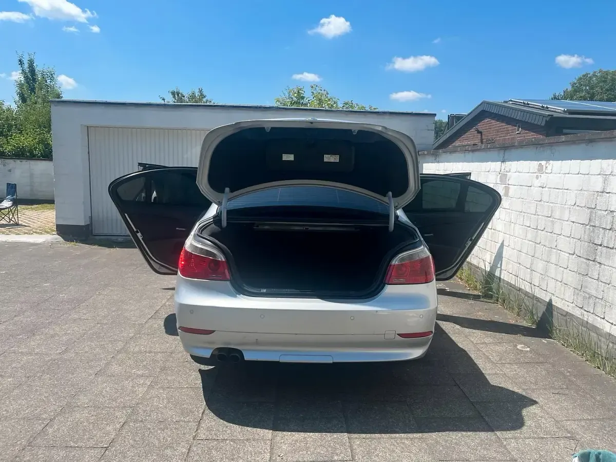 Gebraucht BMW 525 218 PS (160 kW) 2006 Grau Limousine