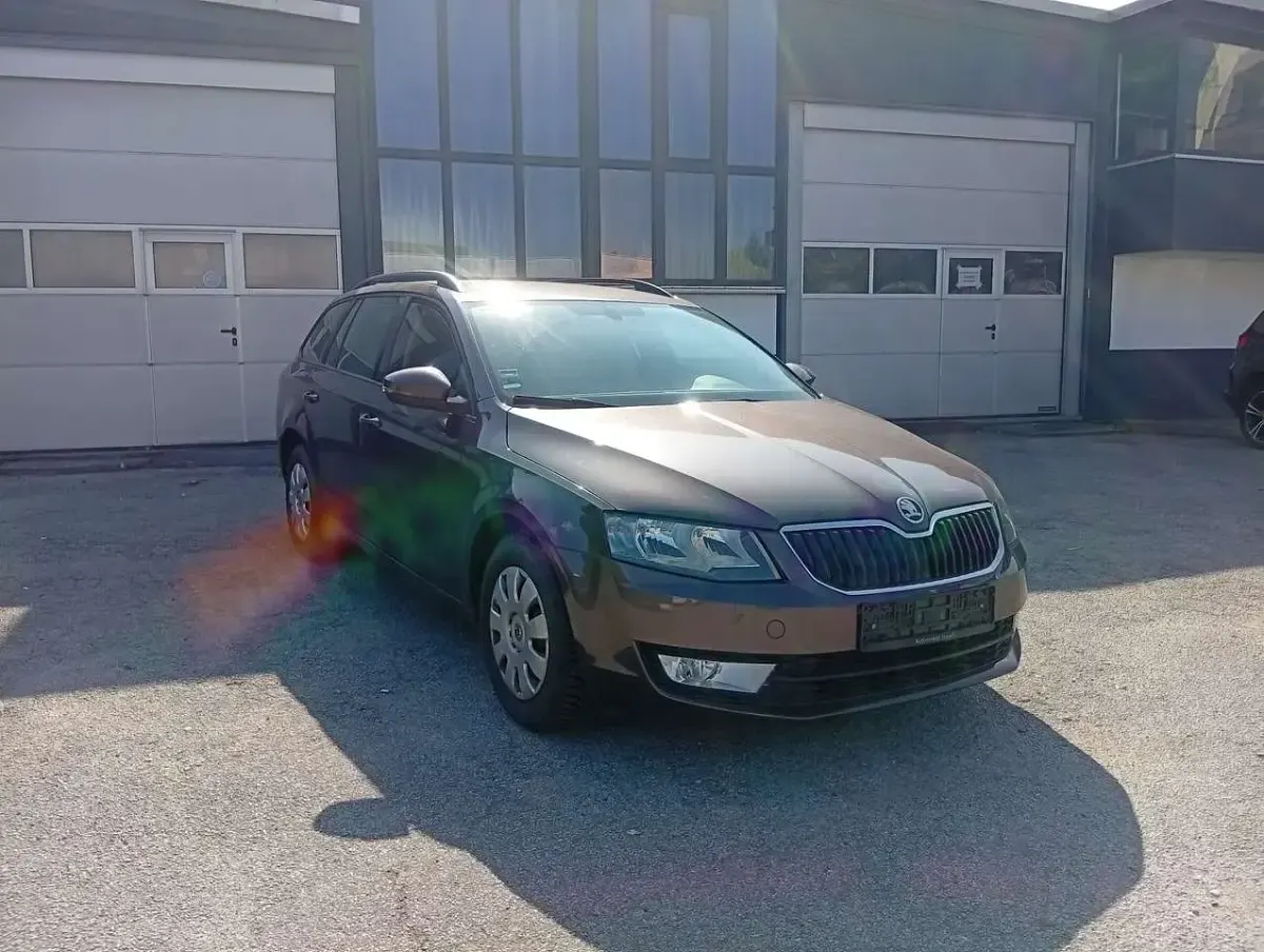 Gebraucht Skoda Octavia Ambition 105 PS (77 kW) 2013 Topazbraun metallic Kombi