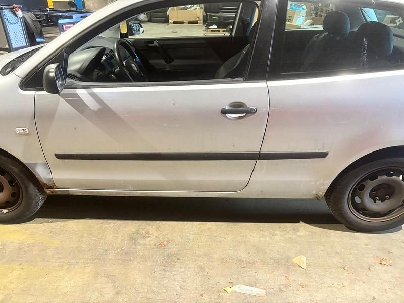 Gebraucht VW Polo 80 PS (58 kW) 2005 Silber Kleinwagen