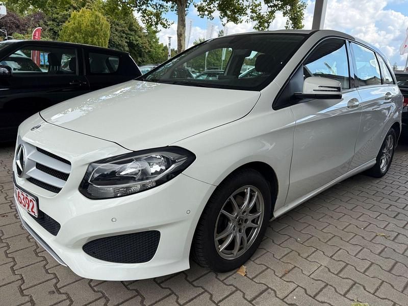 Weiß Gebraucht 2019 Mercedes B180 Van / Kleinbus | 15.650 € (Guter Preis) - Bild 1/4