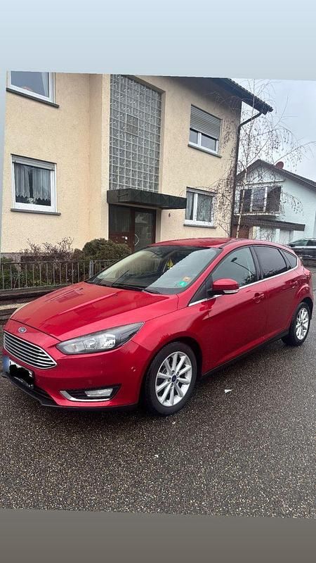 Używany Ford Focus Titanium 150 KM (110 kW) 2015 Czerwony Sedan/Limuzyna