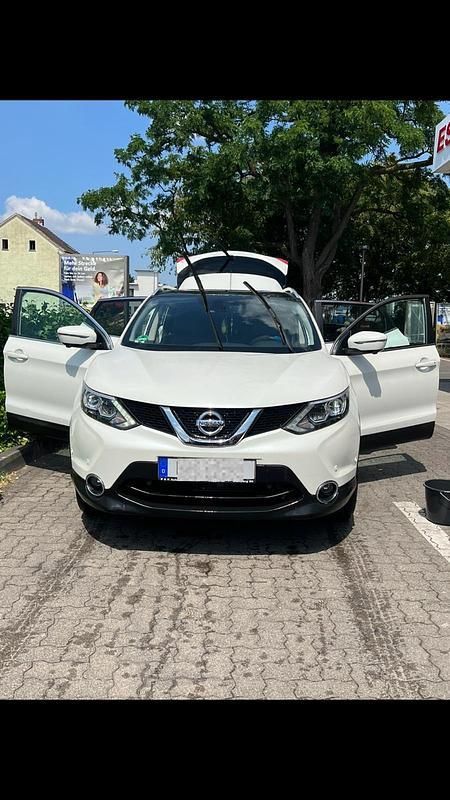 Weiß Gebraucht 2016 Nissan Qashqai SUV | 15.500 € (Fairer Preis) - Bild 1/4