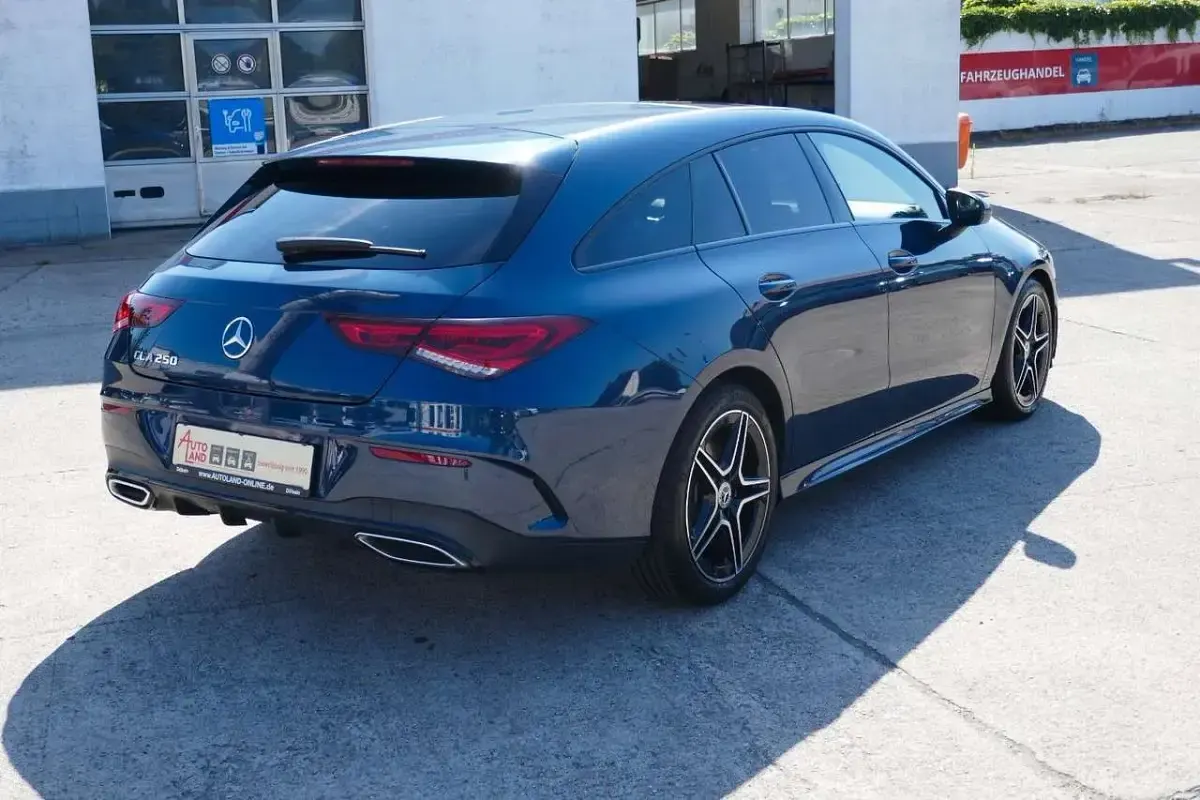 Gebraucht Mercedes CLA250 AMG line 224 PS (164 kW) 2023 Denimblau Coupé