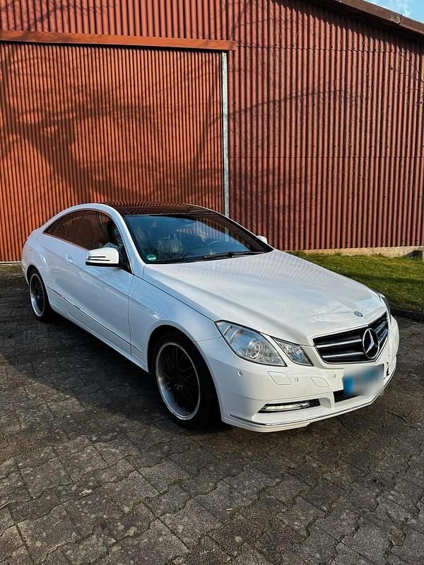 Gebraucht Mercedes E350 Avantgarde 306 PS (225 kW) 2012 Weiß Coupé