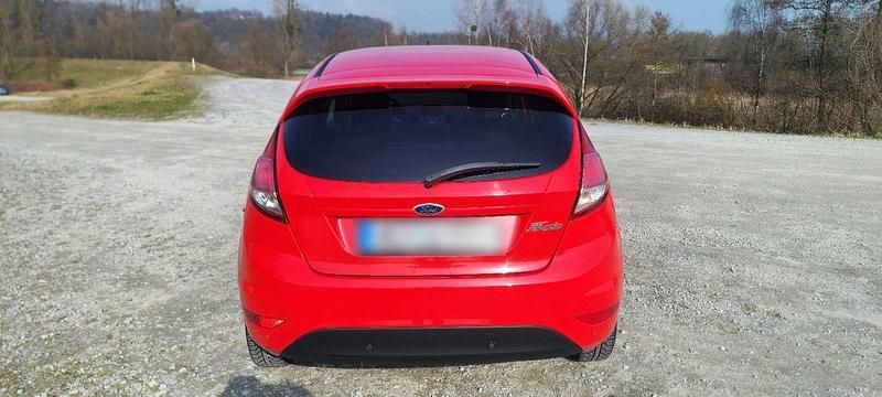 Gebraucht Ford Fiesta SYNC Edition 80 PS (58 kW) 2013 Rot Kleinwagen