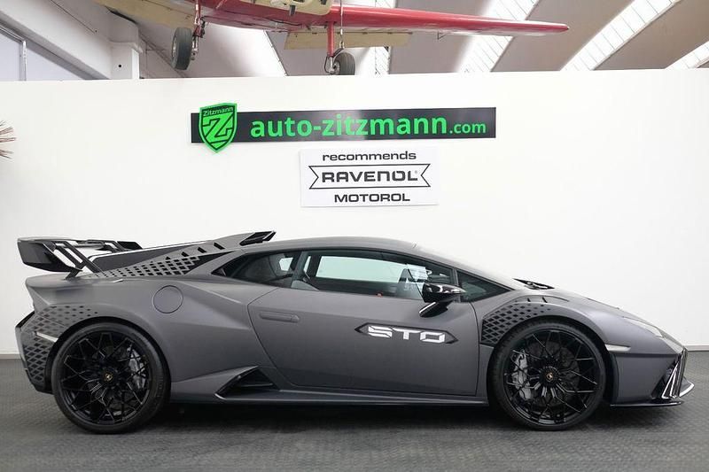 Gebraucht Lamborghini Huracán 640 PS (470 kW) 2023 Grigio keres semilucido Coupé