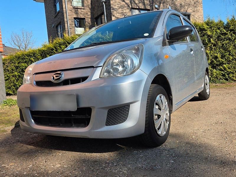 Gebraucht Daihatsu Cuore 69 PS (50 kW) 2009 Silber Kleinwagen