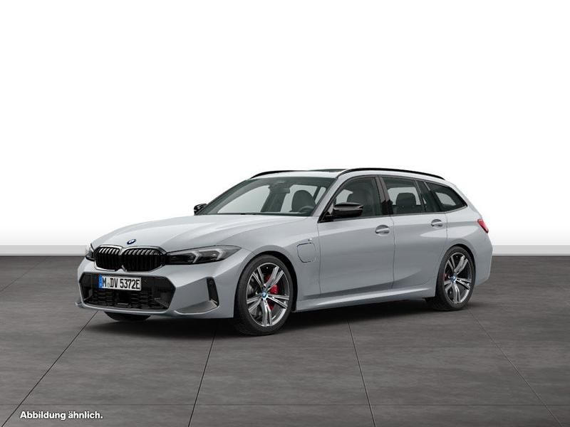 Grau Gebraucht 2024 BMW 330e Kombi | 51.056 € (Teuer) - Bild 1/4