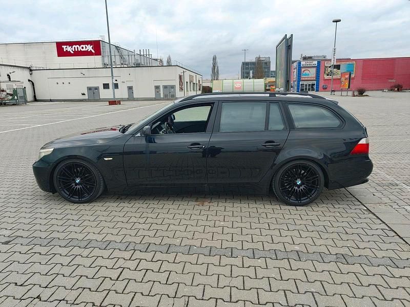Gebraucht BMW 525 177 PS (130 kW) 2006 Schwarz Kombi