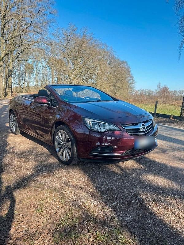 Second-hand Opel Cascada 165 CP (121 kW) 2013 Roșu Cabrio