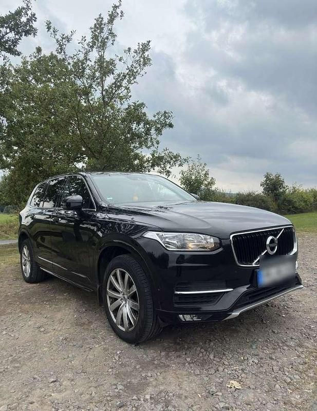 Schwarz Gebraucht 2016 Volvo XC90 Momentum SUV | 22.999 € (Superpreis) - Bild 1/4