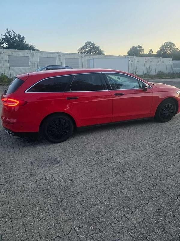 Gebraucht Ford Mondeo Titanium 190 PS (139 kW) 2019 Rot Kombi