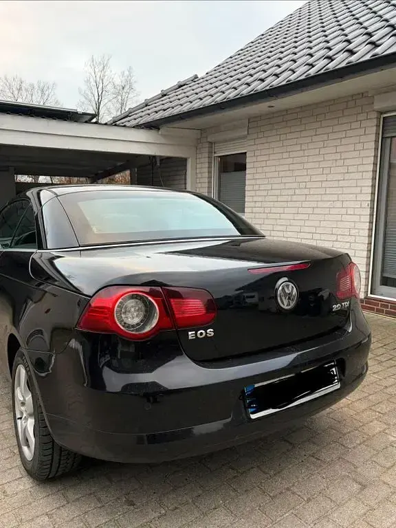 Usata VW Eos Individual 140 CV (102 kW) 2008 Nero Cabrio
