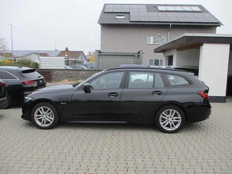 Gebraucht BMW 330e 184 PS (135 kW) 2021 Schwarz Kombi