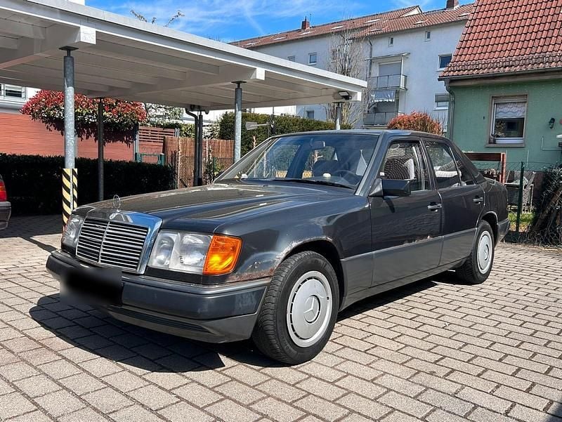Gebraucht Mercedes E300 179 PS (131 kW) 1991 Schwarz Limousine