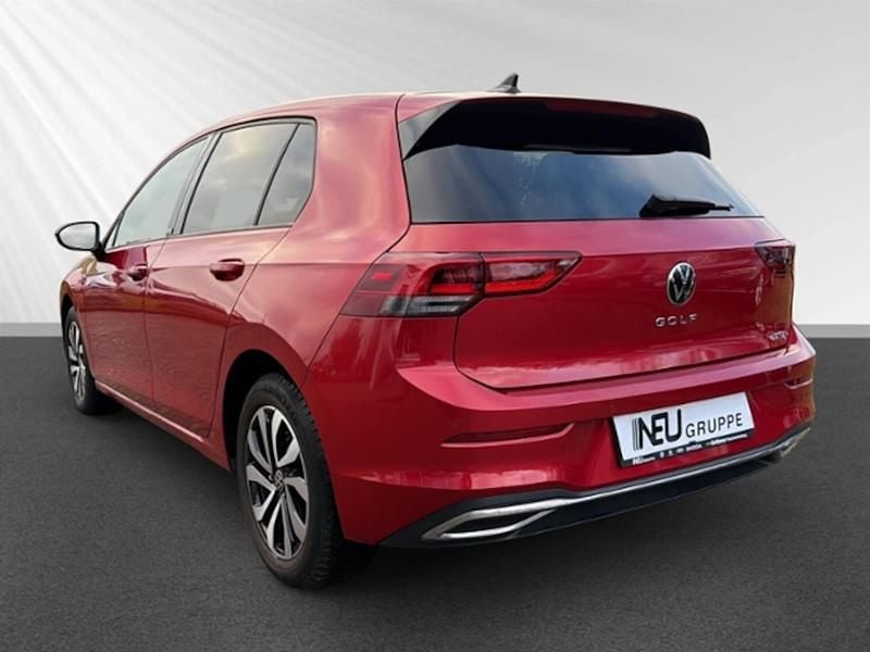 Gebraucht VW Golf VIII Active 110 PS (80 kW) 2021 Rot Limousine